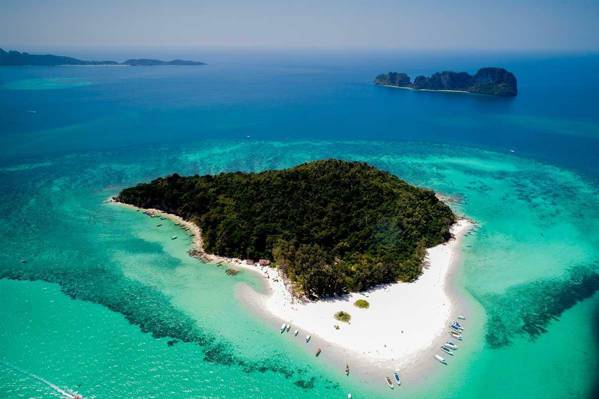 Bamboo Island у Пхи-Пхи: песчаное побережье и риф вокруг острова