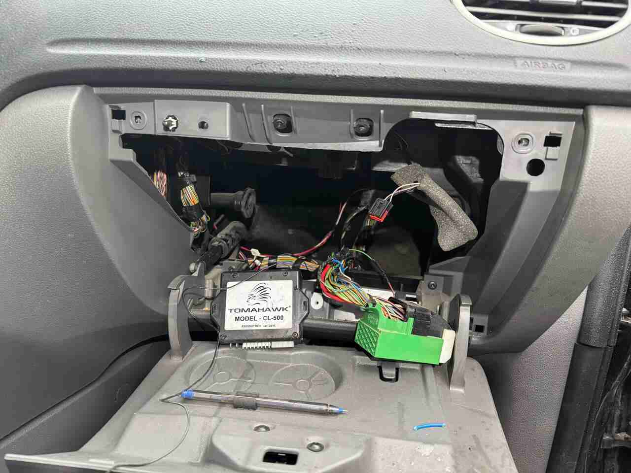 Отключили дополнительную сигнализацию на автомобиле Ford Focus на улице Шамшева в Петроградском районе Санкт-Петербурга
