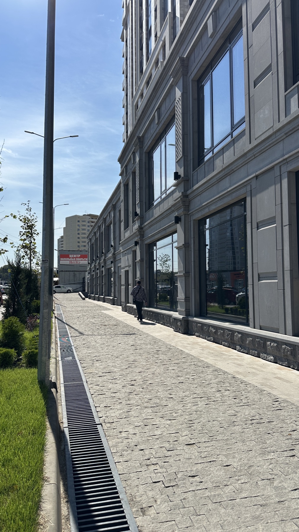 Пешеходная зона у дома ЖК «Центральный» в Анапе