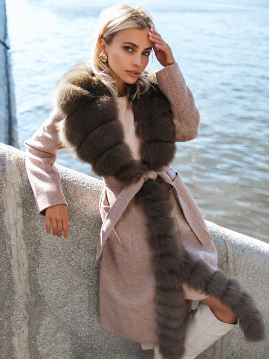 Женские пальто с мехом - купить в магазинах Elema