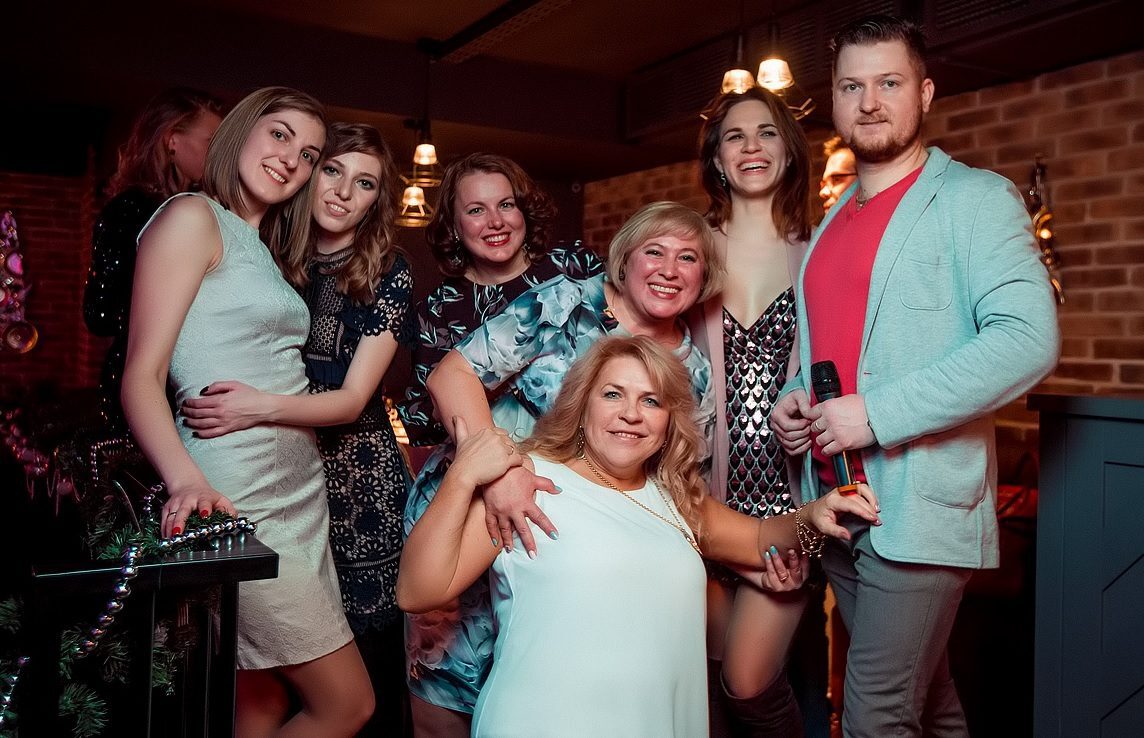 Гости на новогоднем корпоративе