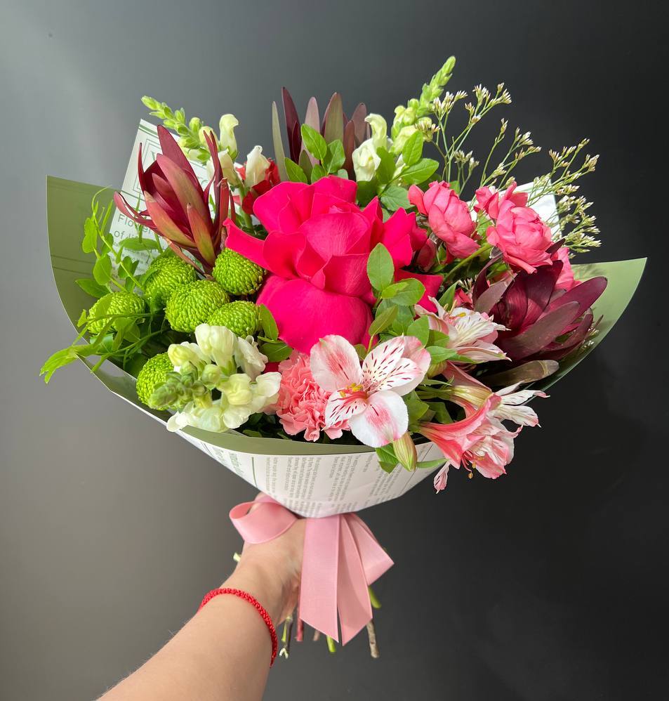 Купить букеты от 3000 до 5000 рублей в Санкт-Петербурге с доставкой ...