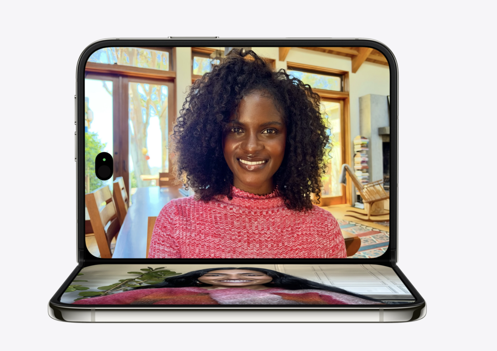 Раскрытый экран iPhone Duo в режиме видеосвязи