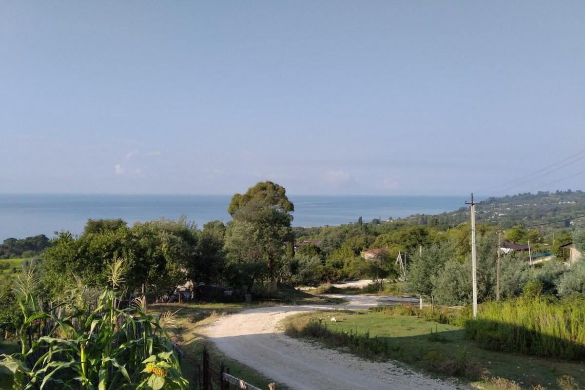 Отдых в Абхазии, отдых в селе Приморское, путешествие, море, солнце, пляж, природа, отели, гостиницы, частный сектор, квартиры. Сероводородный источник. Онлайн бронирование жилья в Абхазии.