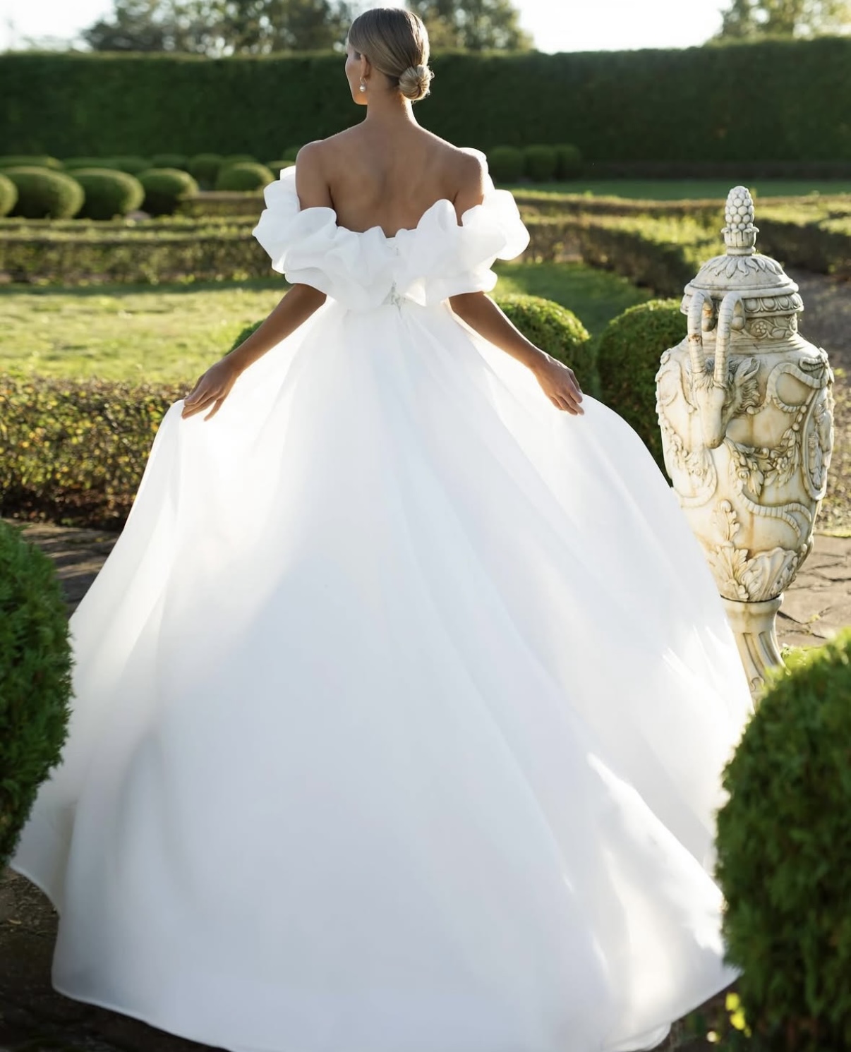 Свадебное платье легкое в стиле минимализм