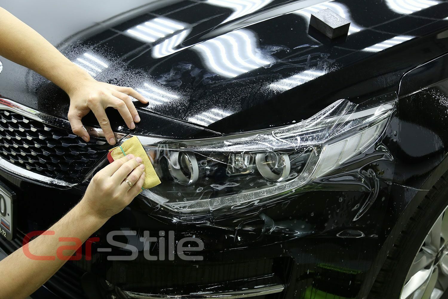 Оклейка передних фонарей на KIA OPTIMA антигравийной пленкой Suntek ...