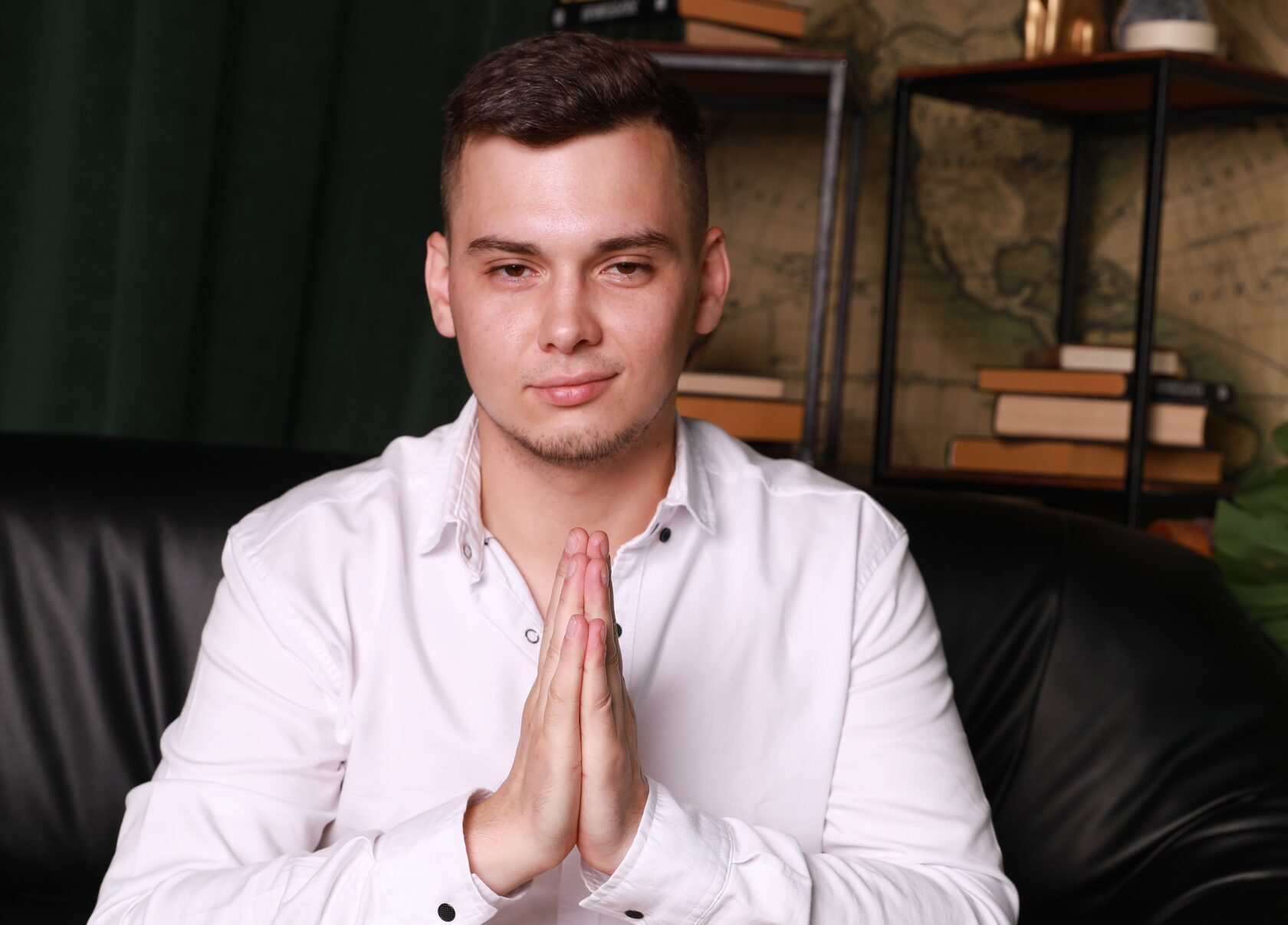 Александр — гипнотерапевт
