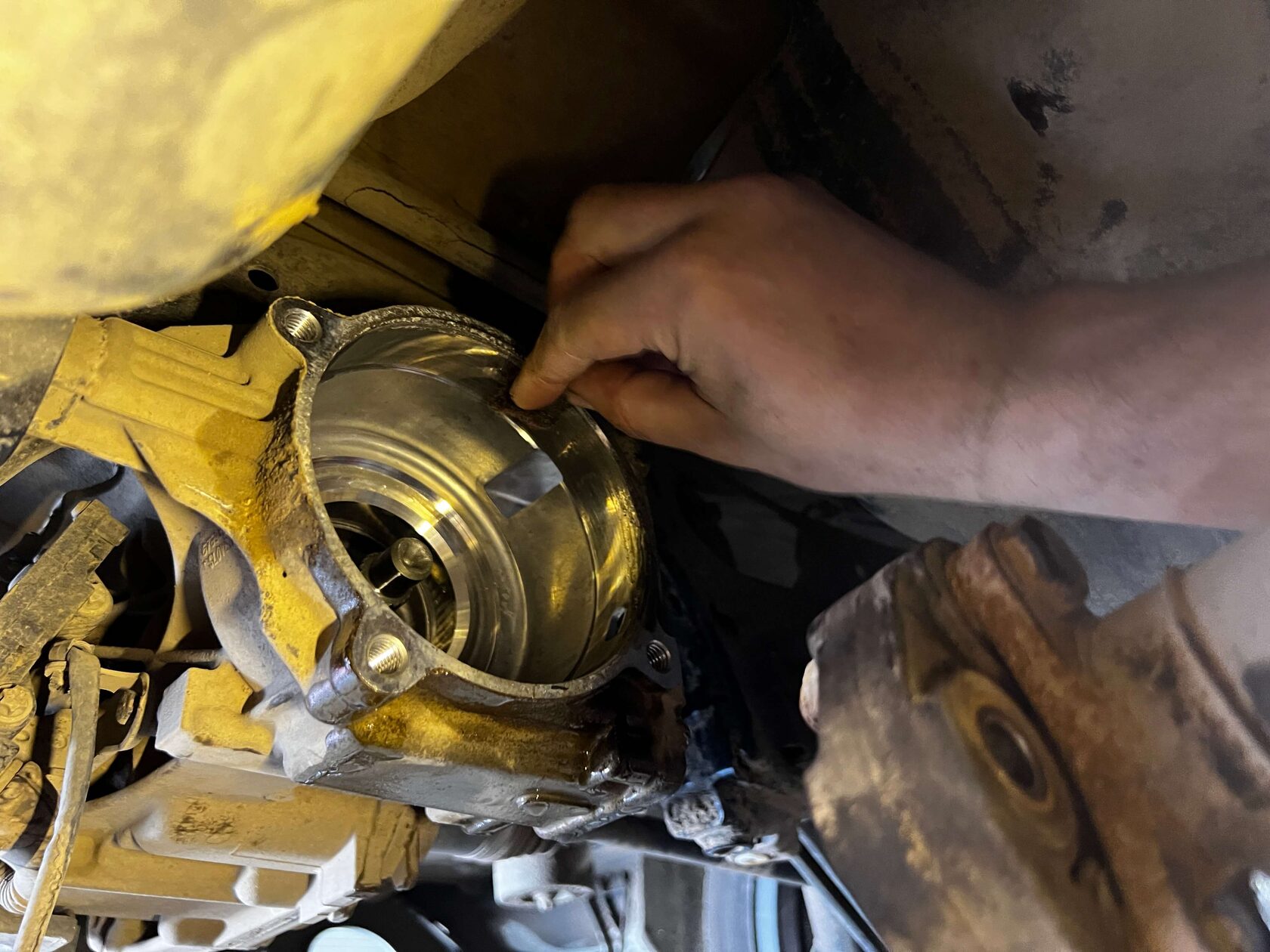 Очищаем привалочную поверхность