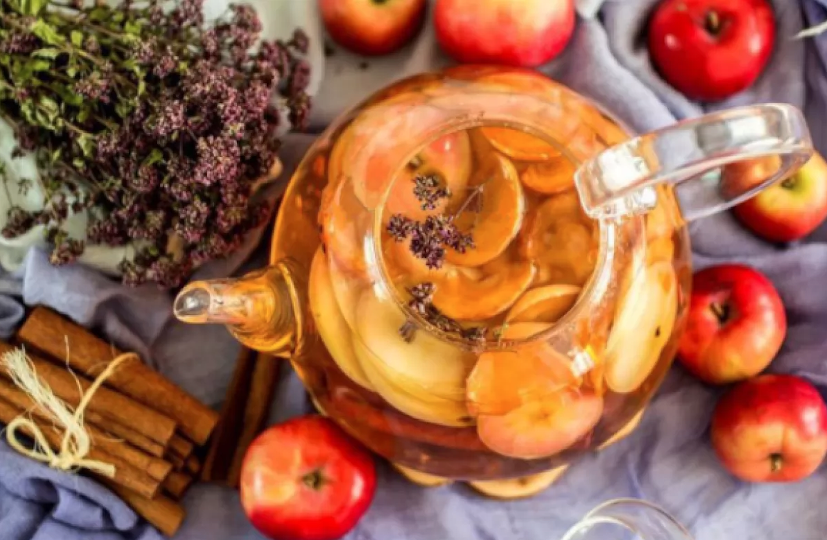 Фруктовый чай. Чай с яблоком и корицей. Осенние напитки. Яблоки с пряностями.