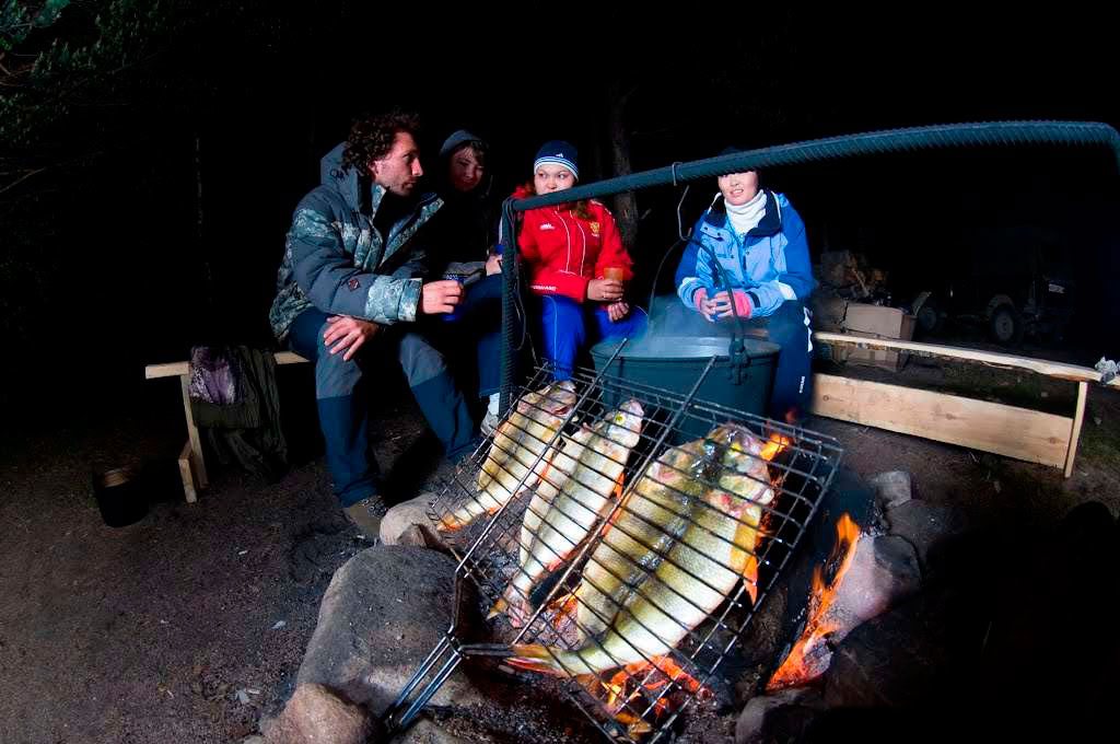 мужские облегающие шапки туризм рыбалка. озеро щучье свердловская область рыбалка. озеро щучье рыбалка. рыбак экспедиция. рыболовная экспедиция.