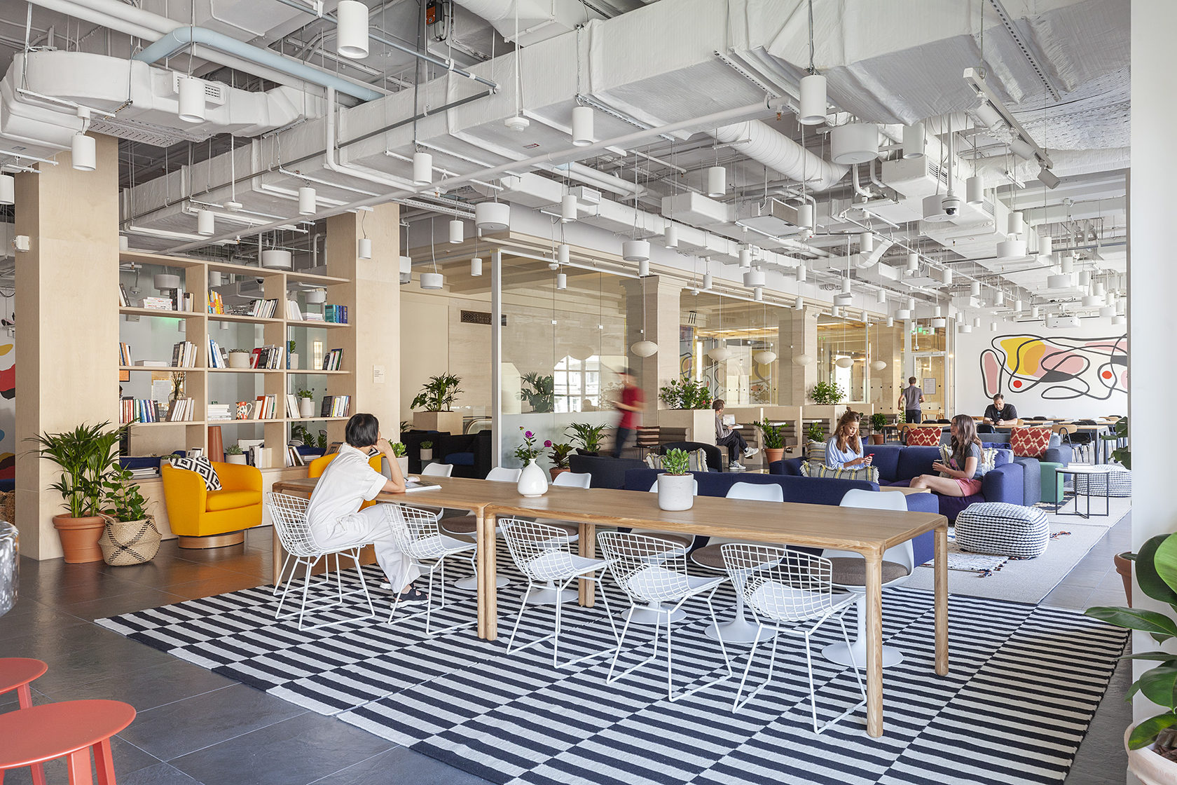 Working москва. WEWORK Тимура Фрунзе. WEWORK Якиманка. Коворкинг WEWORK В Москве. Белая площадь коворкинг WEWORK.