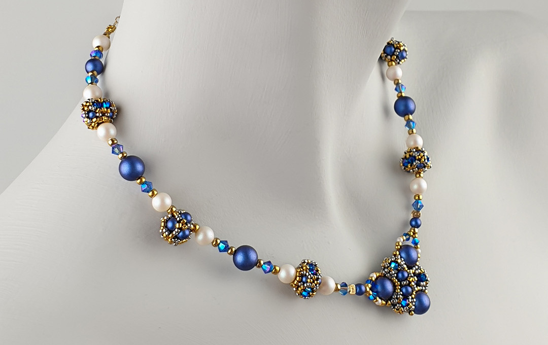 Колье "Королевский треугольник"