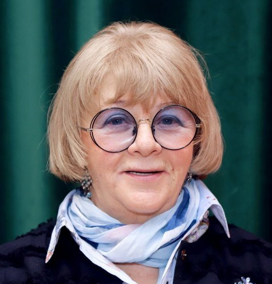 Алла Сурикова