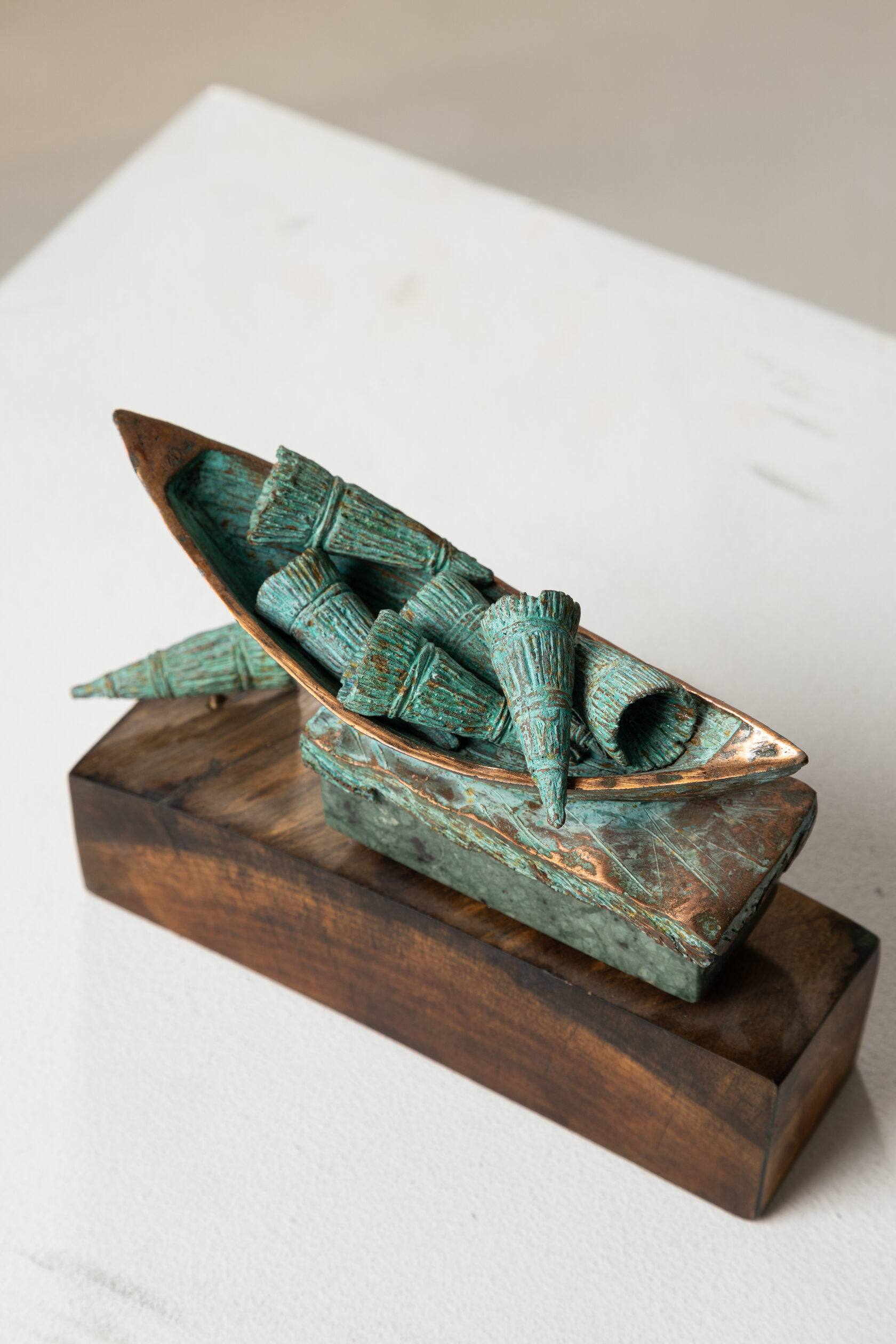 Авторская скульптура из бронзы, лодка со снастями 