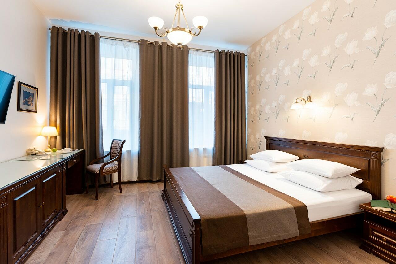 Двухместный номер Делюкс с одной большой двухместной кроватью размера King Size в бутик-отеле Northflower - забронировать в центре Санкт-Петербурга