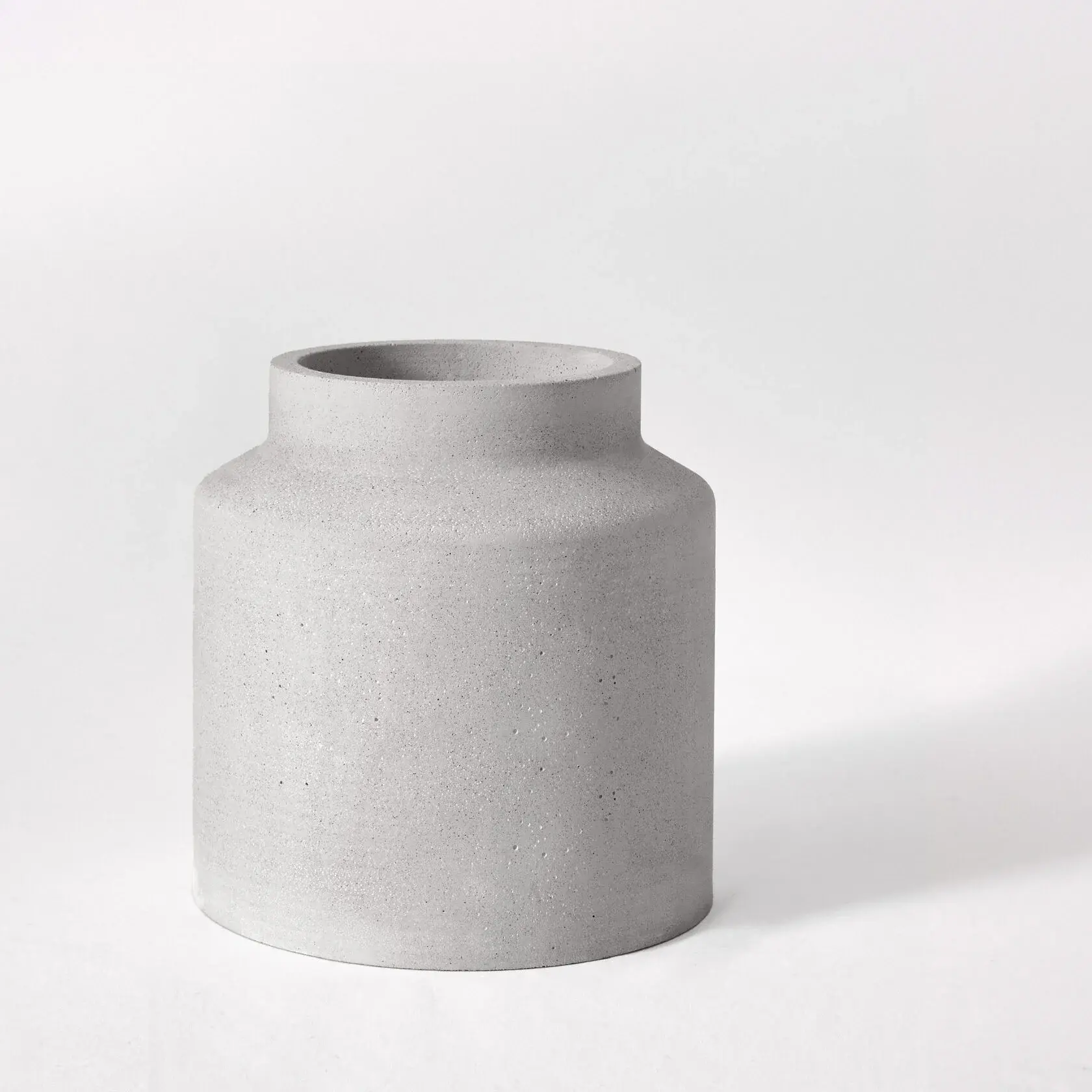 Декоративная ваза для интерьера