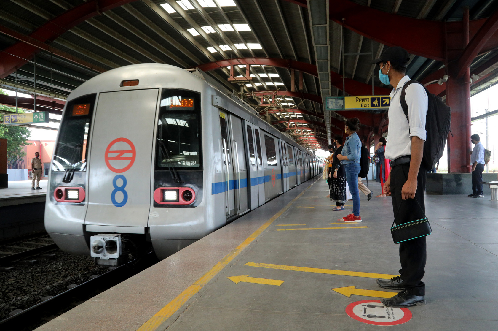 Metro start. Метро Дели. Удивительные поступки в метро Дели. Latest News on Metro. Есть ли в Дели метро.