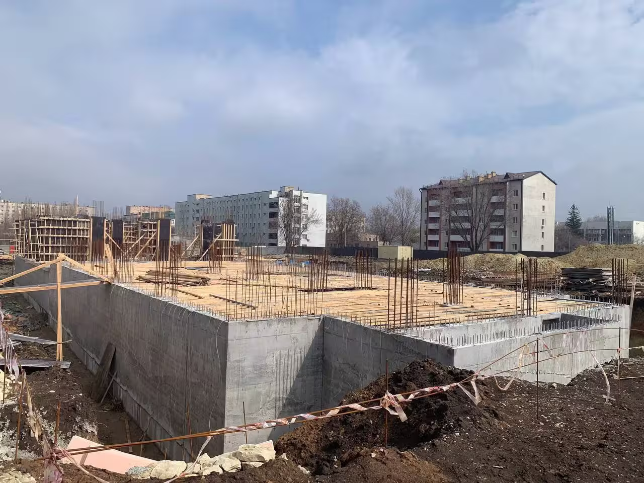 Апрель