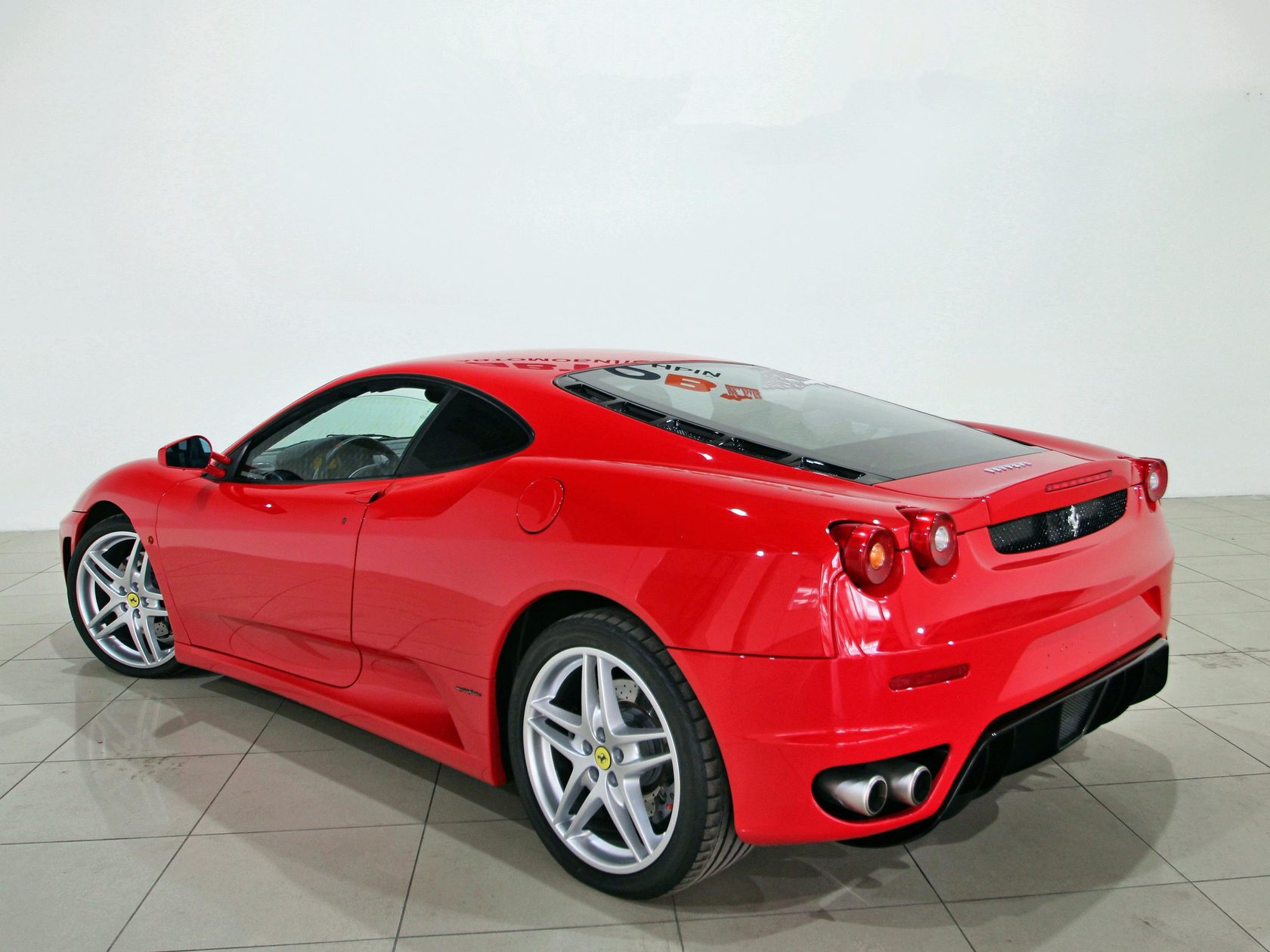 Розовая Феррари f430