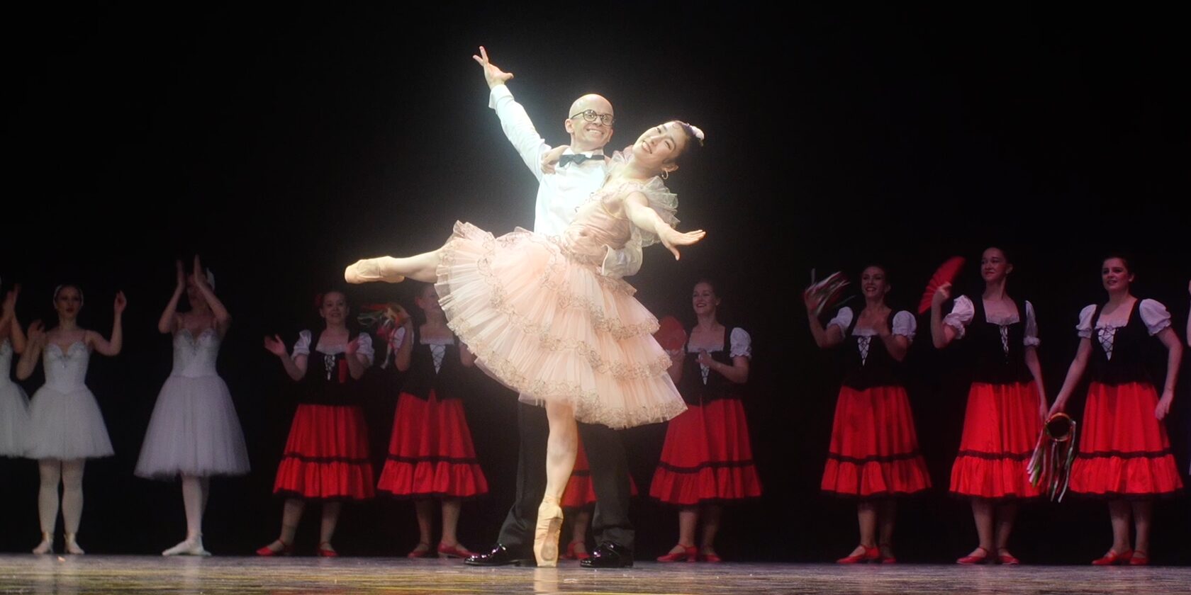 Илья Кузнецов и Сол Ким выступают на концерте DanceSecret