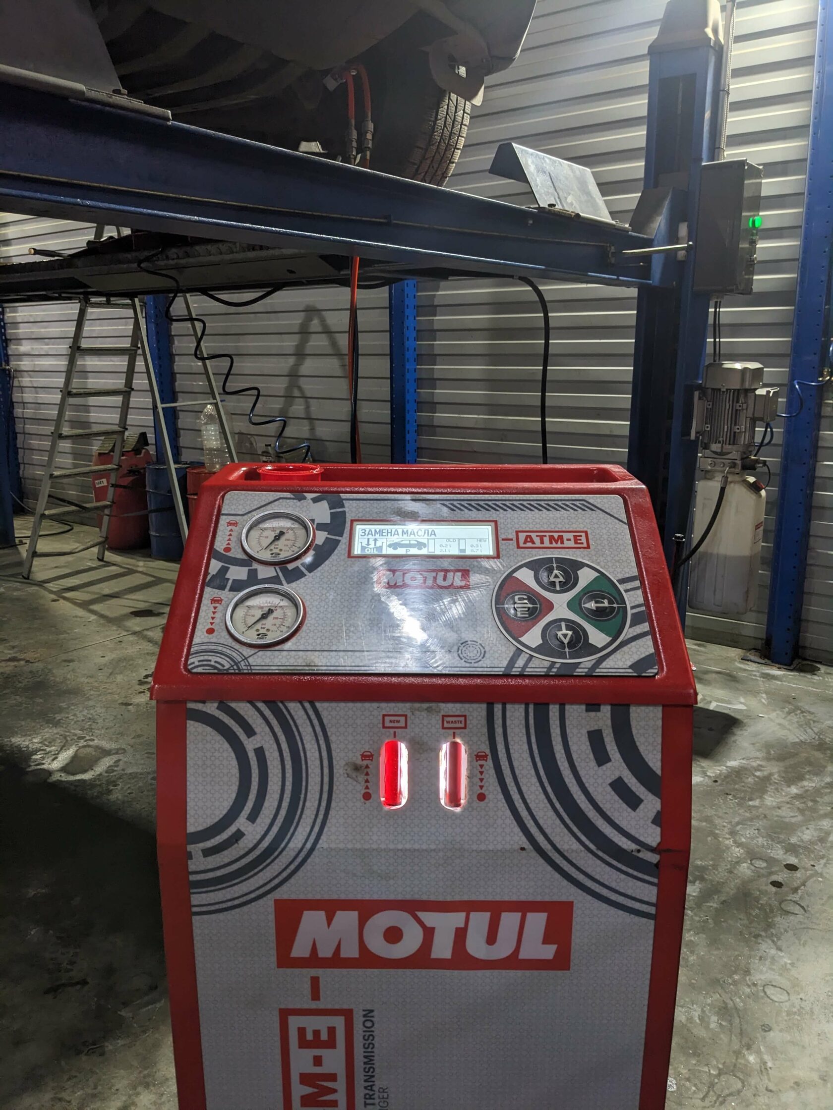 Заправка новым маслом через установку