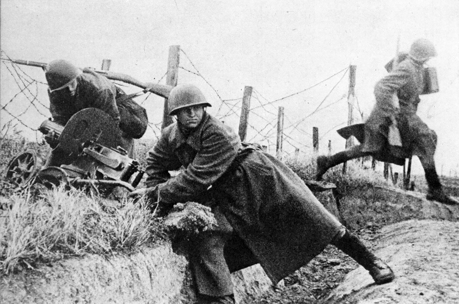 Фото описания 1941. Война Великая Отечественная война 1941-1945. Великая Отечественная война 1941-1945 фото боев. Пулеметчик 1942.