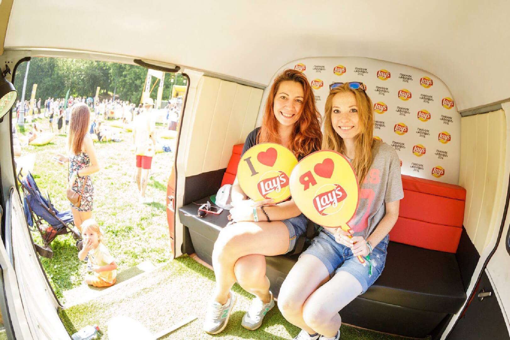 фотобас с фотобудкой внутри