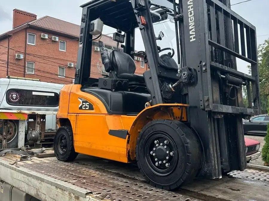 Погрузчик Hangcha на площадке при поставке клиенту в Краснодаре