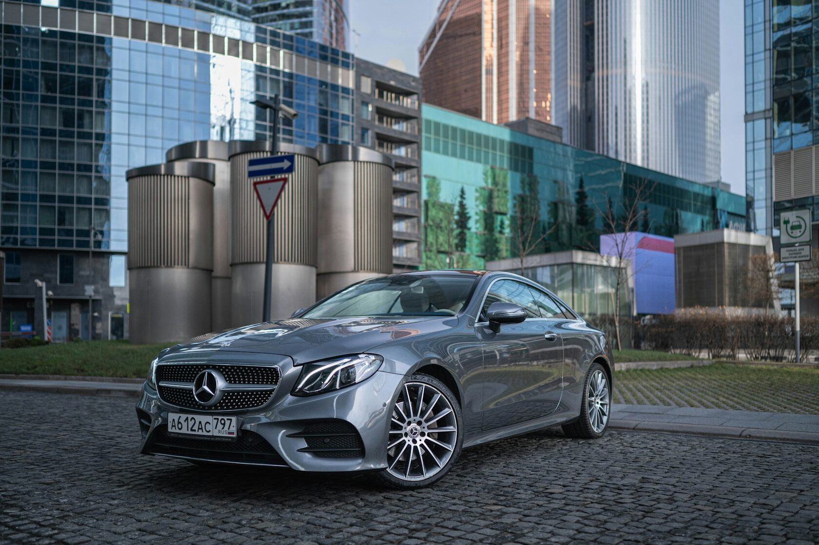 Mercedes-Benz E200 2015 — аренда в Сочи