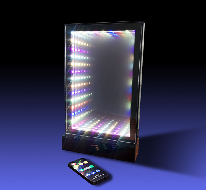 Светильник с эффектом бесконечного зеркала