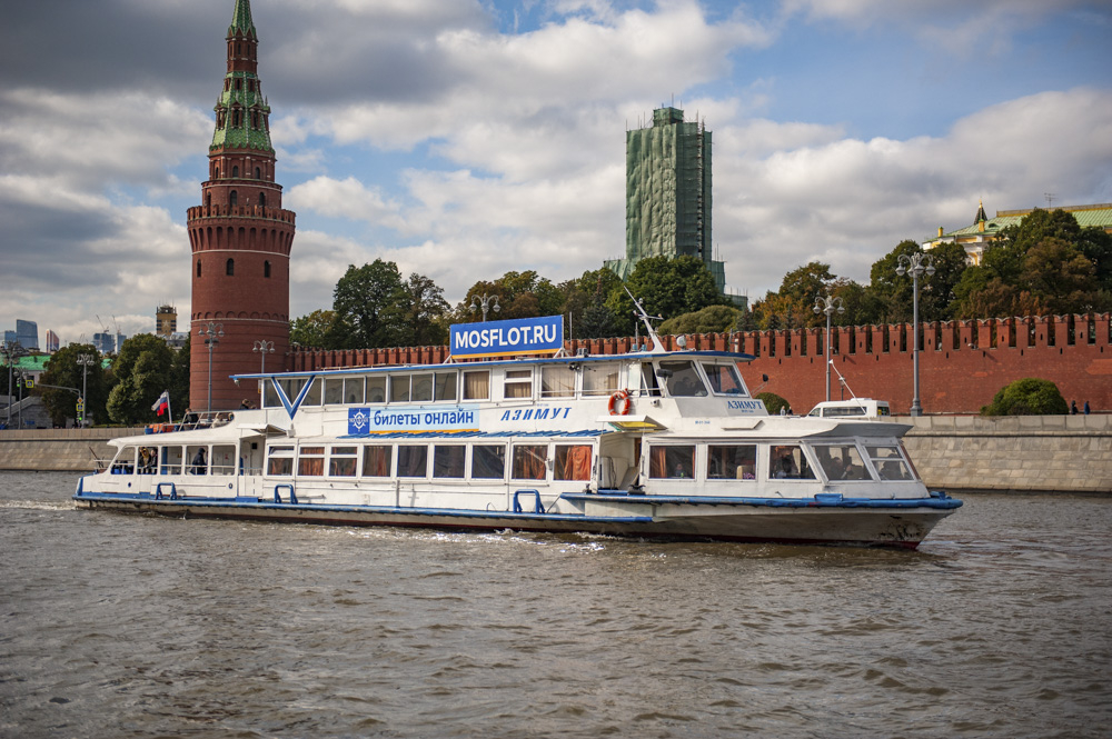 River билеты теплоход. Теплоход Азимут Москва. Речной трамвайчик в Москве. Речные прогулки от Киевского причала.