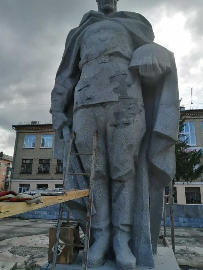 Ремонтно-восстановительные работы скульптуры Неизвестному Солдату. г. Полевской