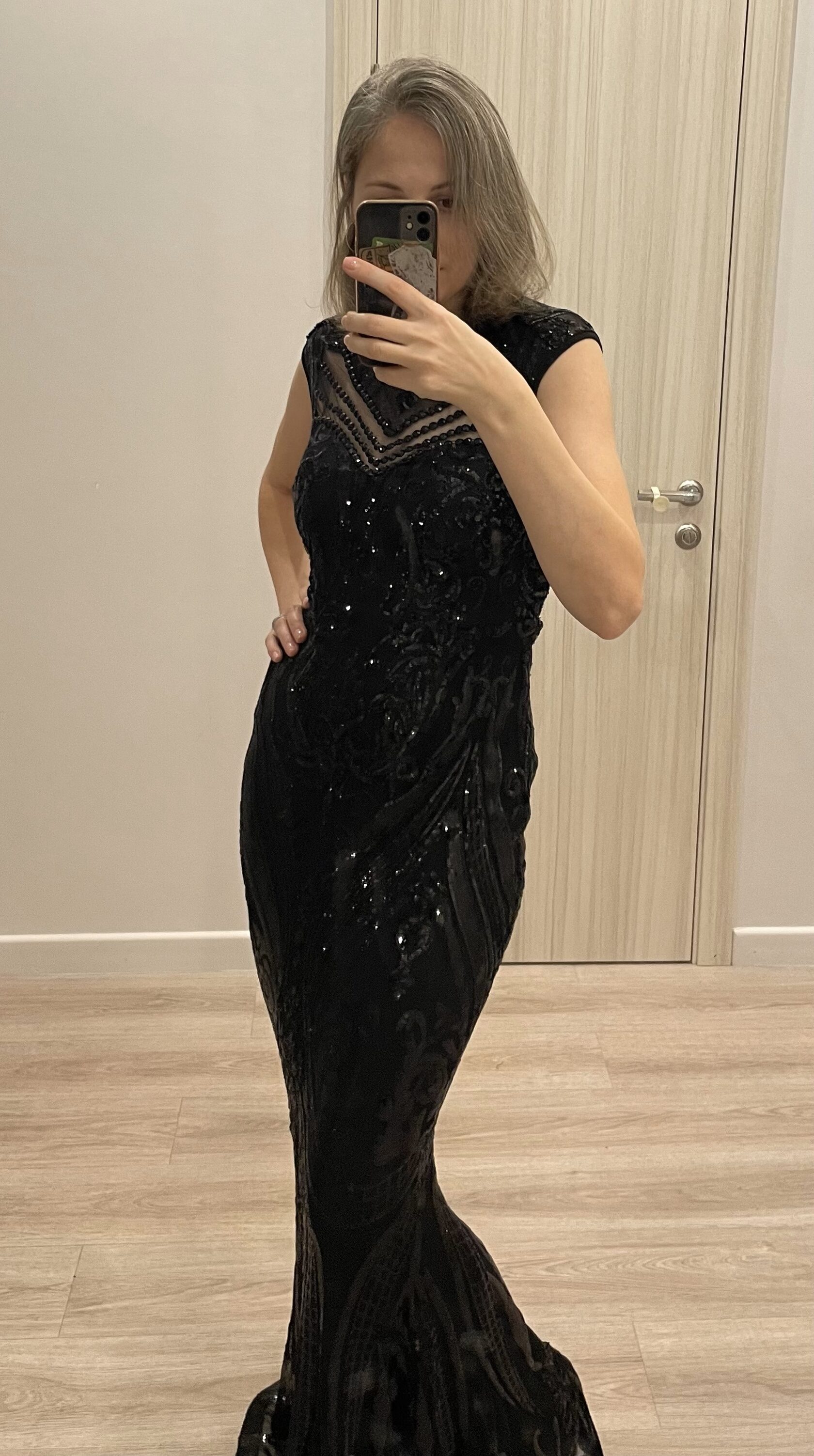 Длинное черное платье