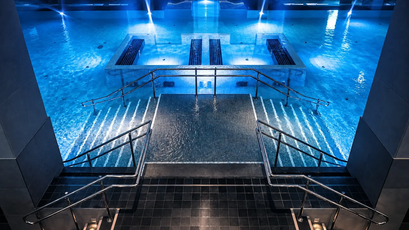 Визуализация внутреннего бассейна SPA с подсветкой