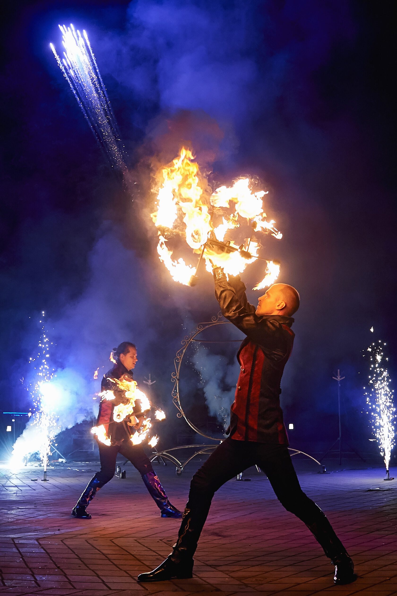 Fire show is. Фаер шоу Краснодар. Фаер шоу Космо Краснодар. Миланское дерби Файер шоу. Шоу огня.