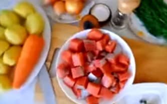 Приготовление ухи из красной рыбы со сливками: шаг 1