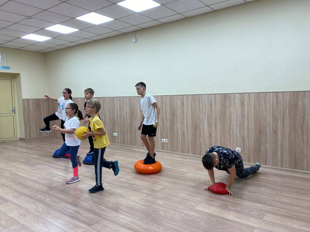 Игры с гимнастическим блоком в нейрофитнесе. Впервые в москве уникальные занятия. Китайская гимнастика цигун. Нейрофитнес для детей. Сарийог.
