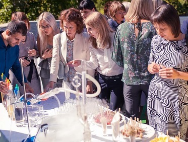 Заказать корпоратив ко дню нефтяника для сотрудников компании