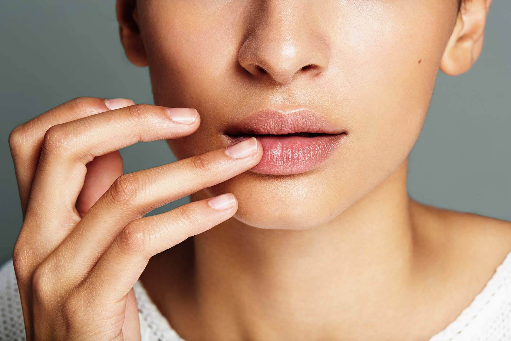 Контурная пластика губ — увеличение объема и разглаживание морщинок