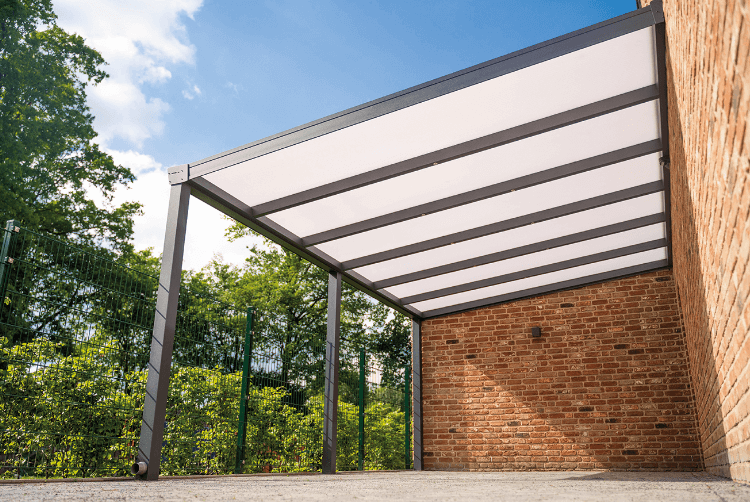 Ein Carport aus Aluminium und Glas
