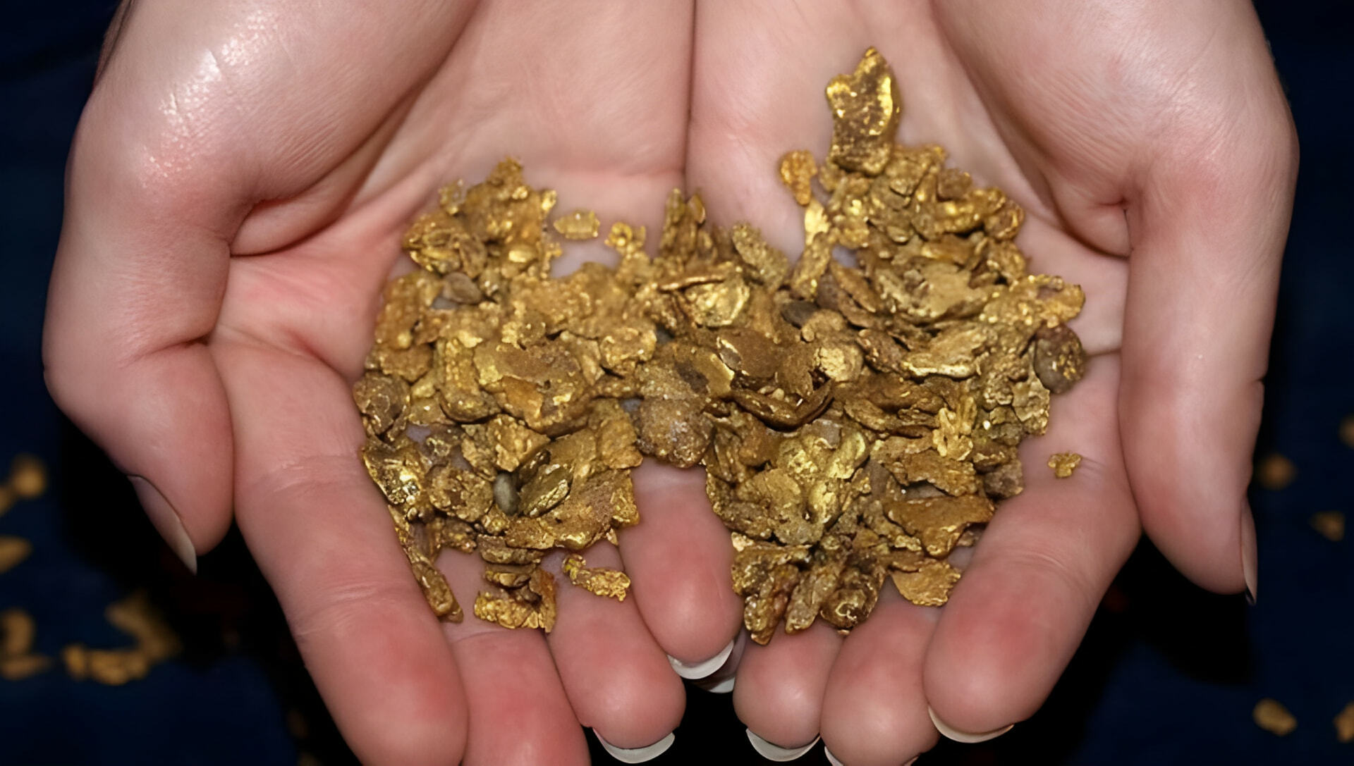 Компании добывающие золото. Золотодобывающая промышленность. Добываем золото. Россыпное золото. Россыпь золота.