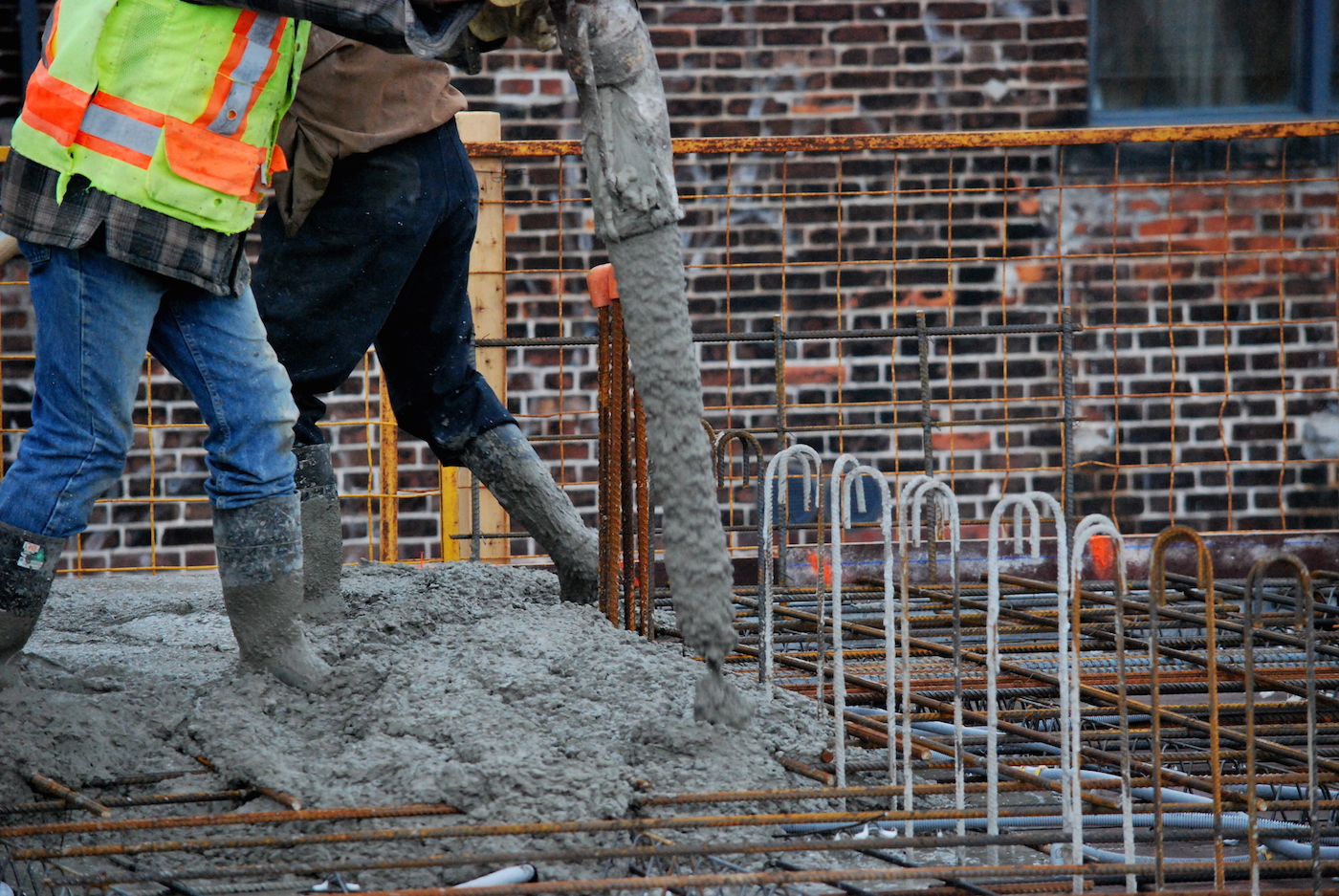 Concrete work. Арматура в бетоне. Качественный бетон. Бетон фото. Разрушение бетона.