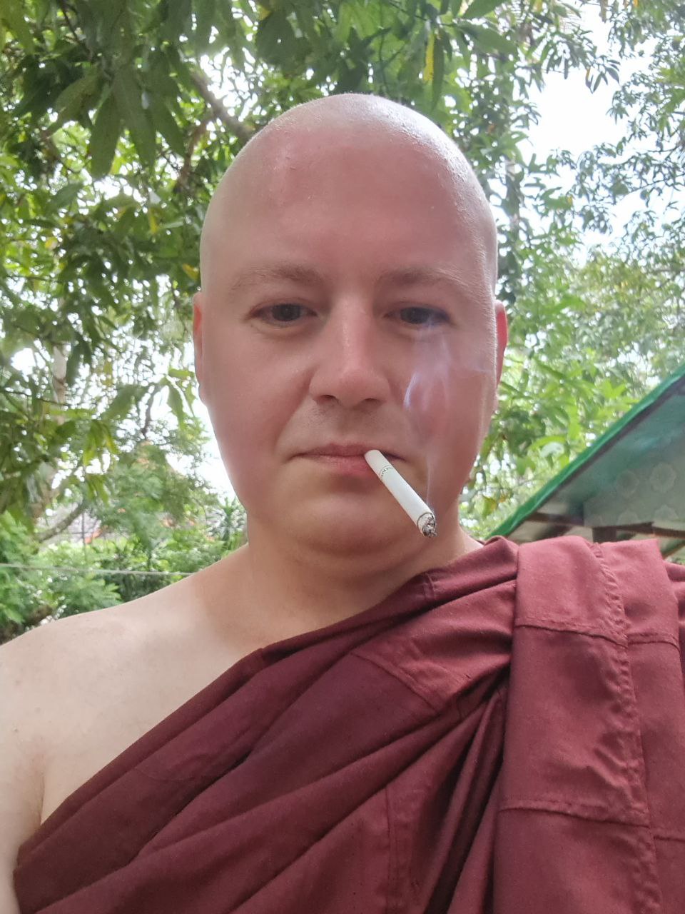 Фото Евгений Кузнецов буддийских монах курит