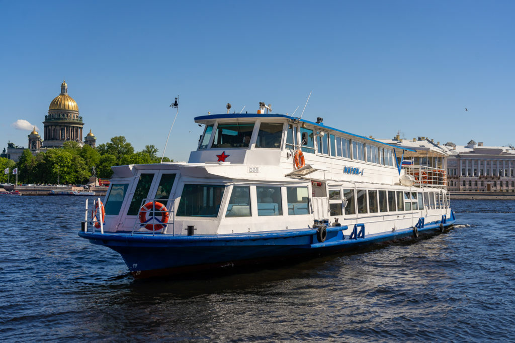 валериан куйбышев теплоход река волга. теплоход волга дрим. волга дрим теплоход астрахань москва. теплоход прилив владивосток. большой теплоход.