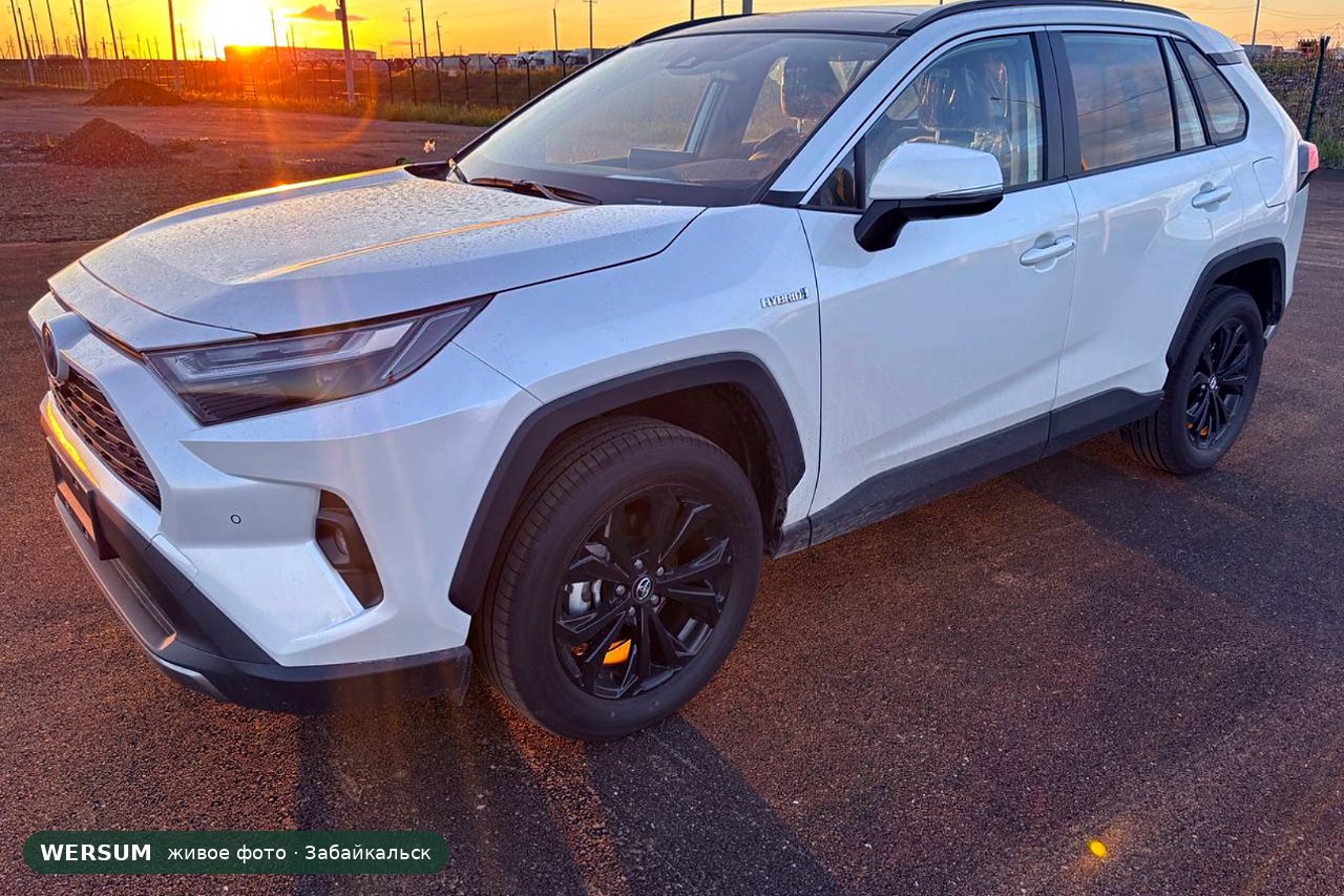 Toyota RAV4, гибрид E-Four на площадке в Забайкальске