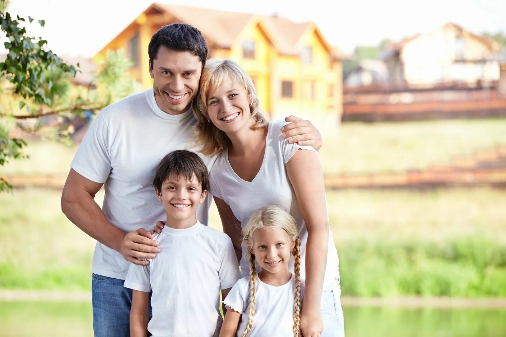 Дочка и сын дом. Стильная семья. Фотосессия семьи в квартире. Красивые пары с детьми. Дочка и сын дом.