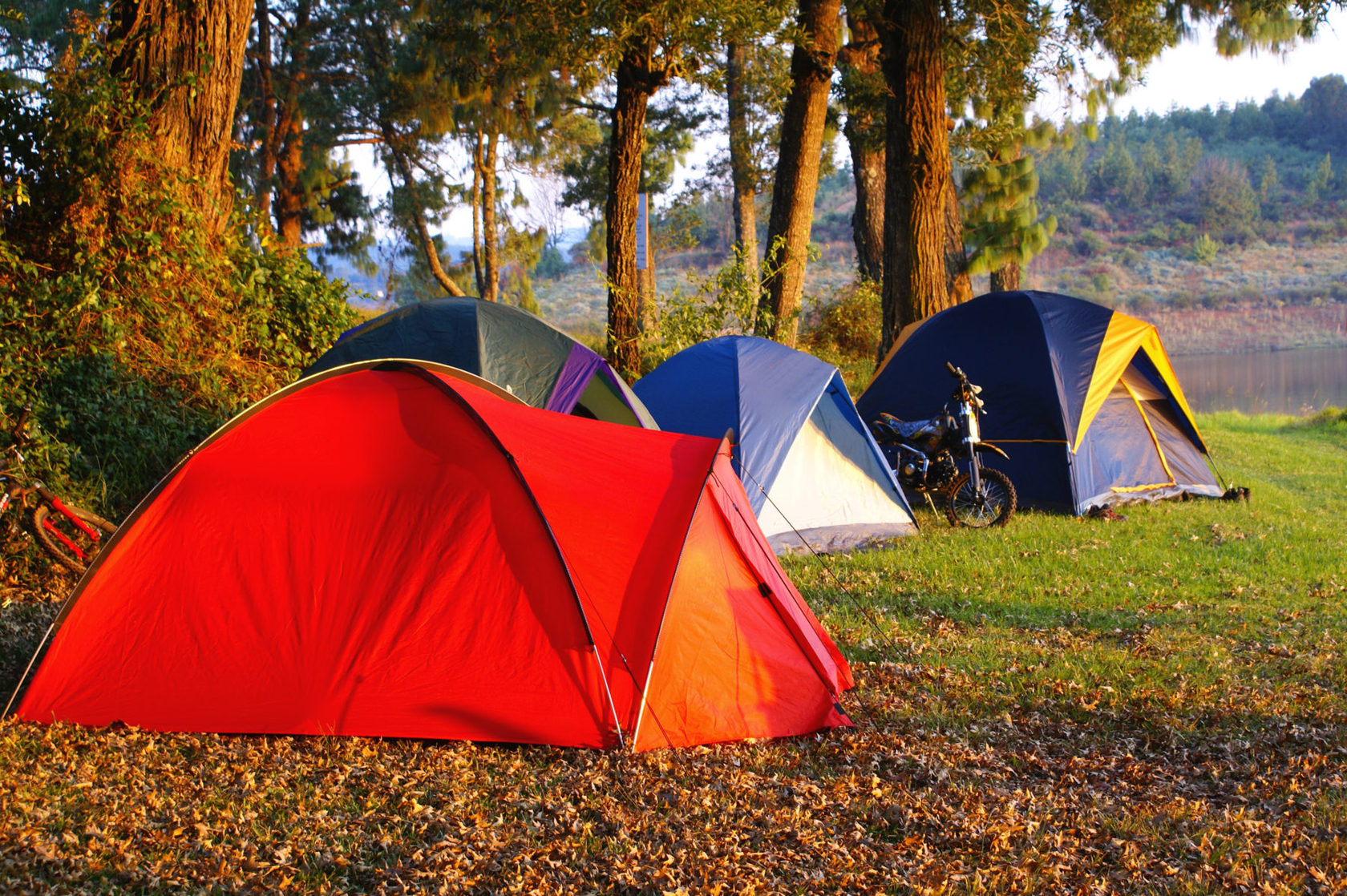 Как выбрать палатку туристическую. Палатка Camping Tent. Палаточный лагерь Camp 2050. Палаточный лагерь на Дукке. Палатка Retki 2000 Tent.