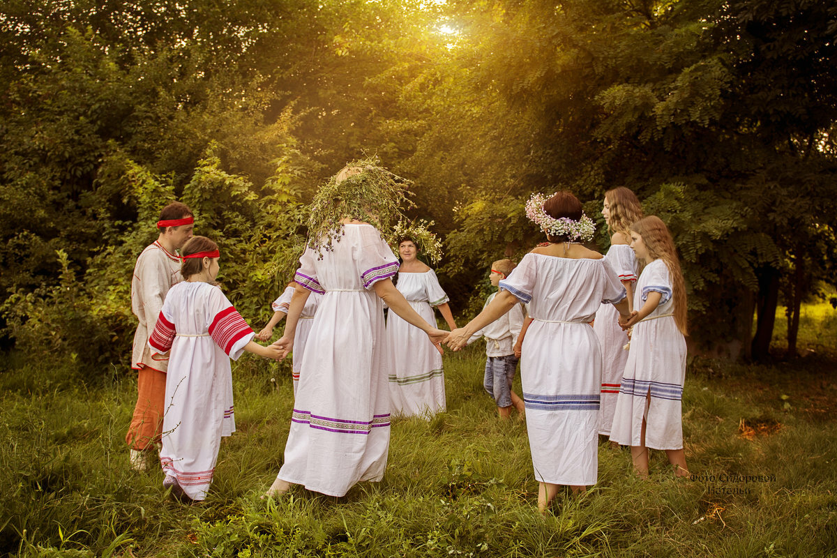 Славянское белое. Хоровод. Хороводо воды. Девичьи хороводы. Хоровод девушек.