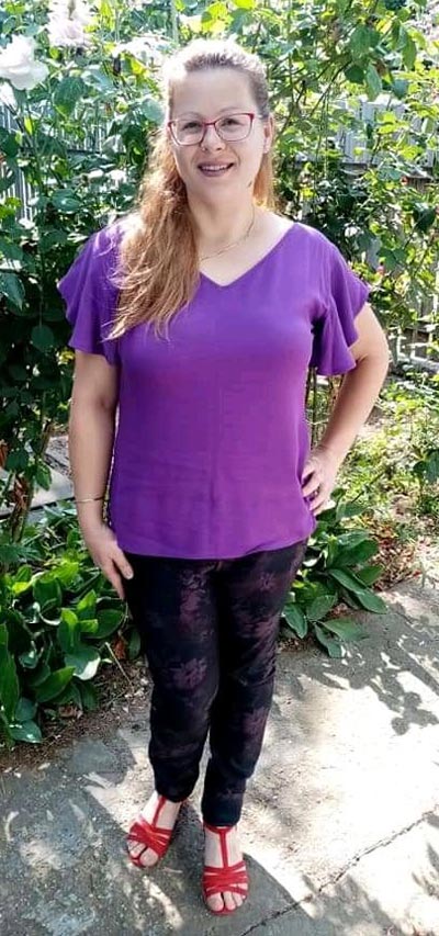 Лилава блуза и дънки с принт - модерна ежедневна визия от Ефреа