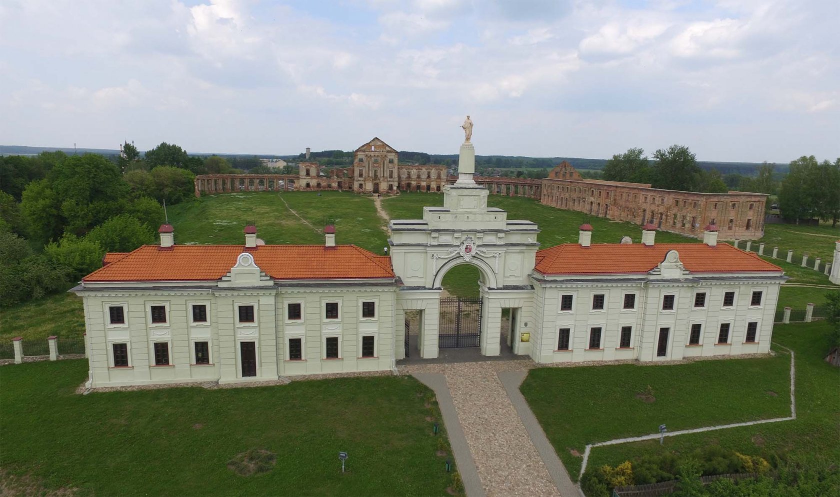 Фото замок сапегов в ружанах